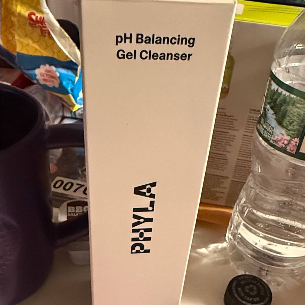 pH Balancing Gel Cleanser - White